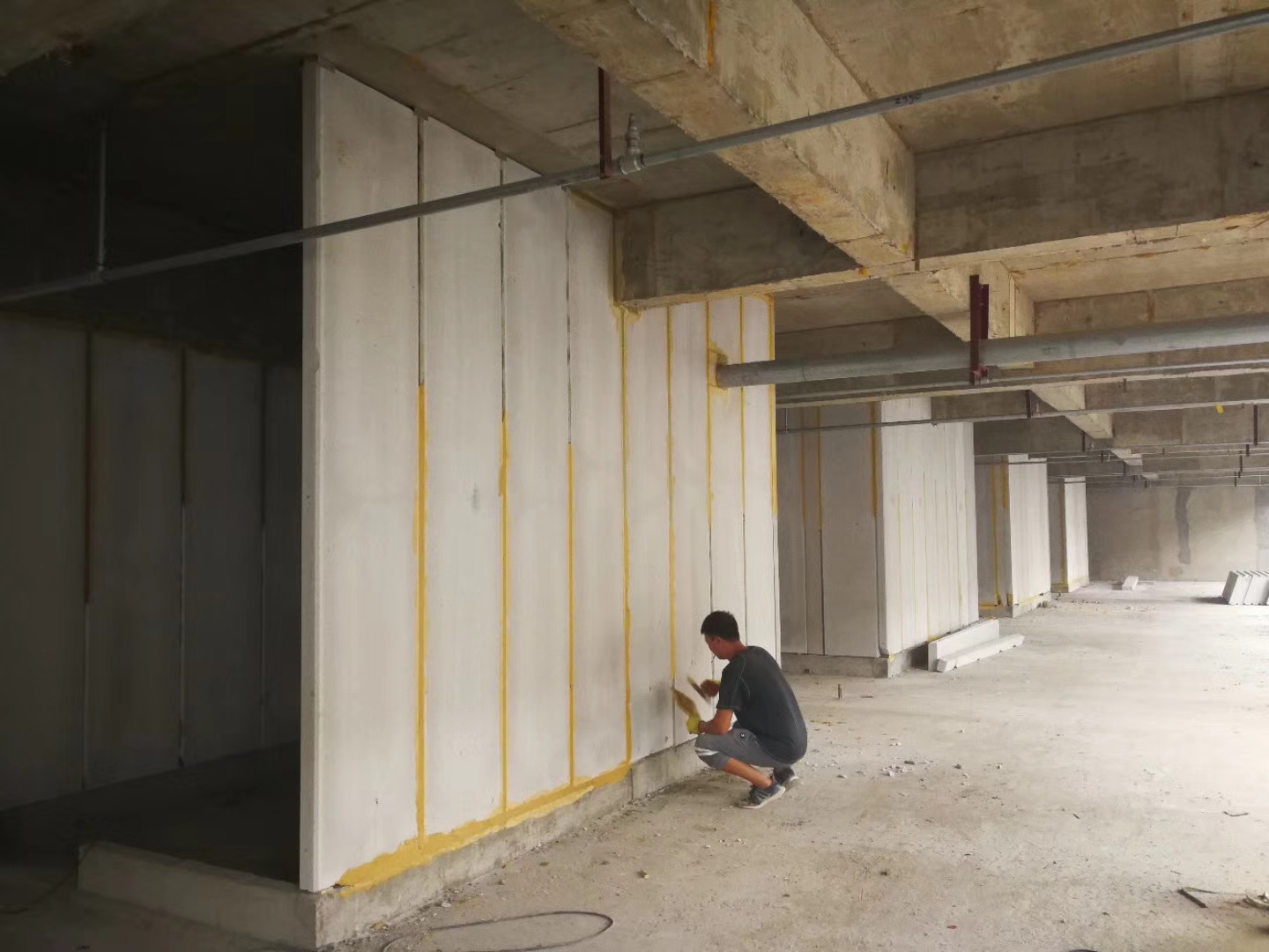 广汉无机发泡轻骨料混凝土隔墙板施工技术性能研究